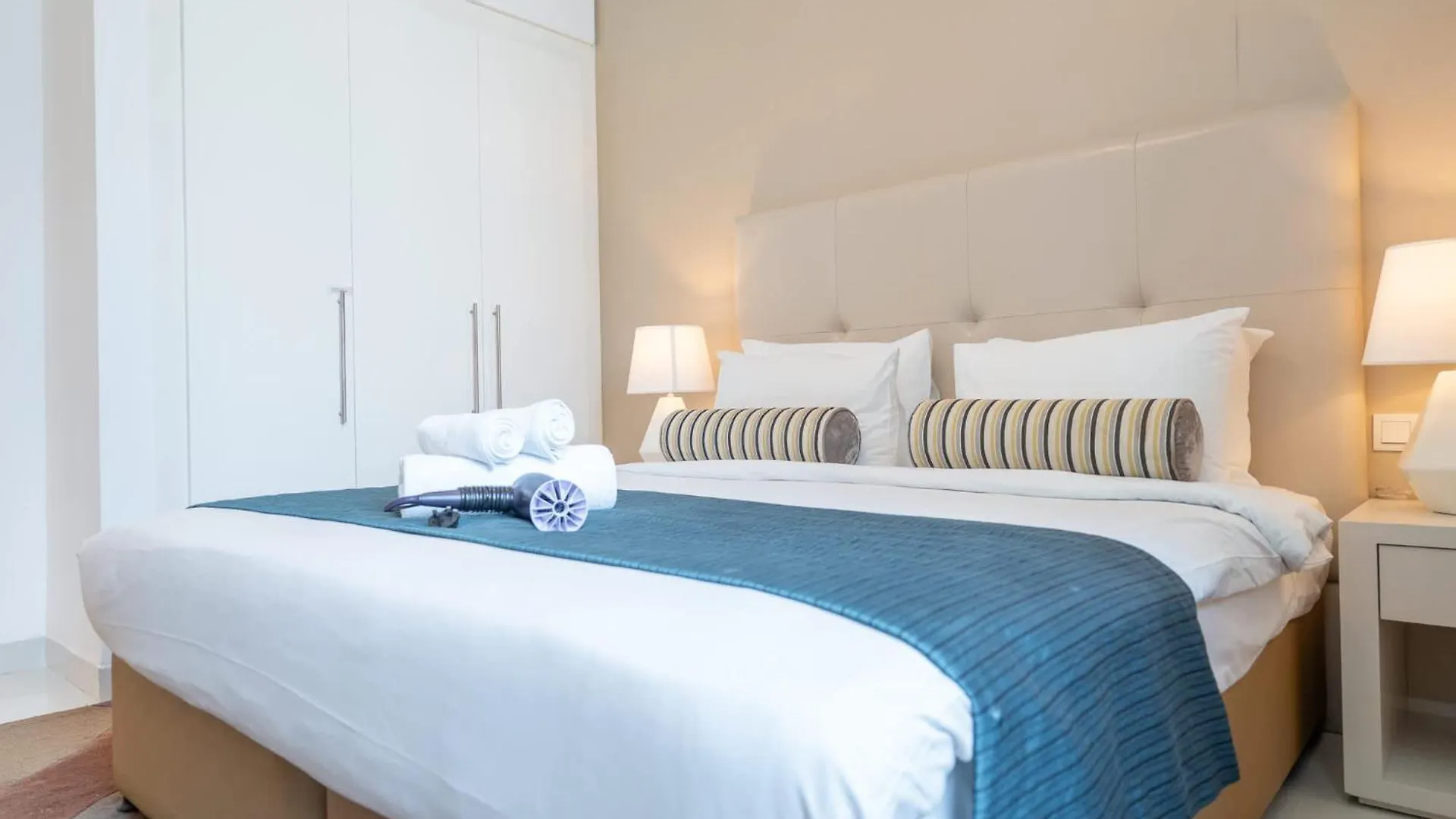 Vibrant 1 Bedroom Unit In Business Bay Sleeps 2 Dubai