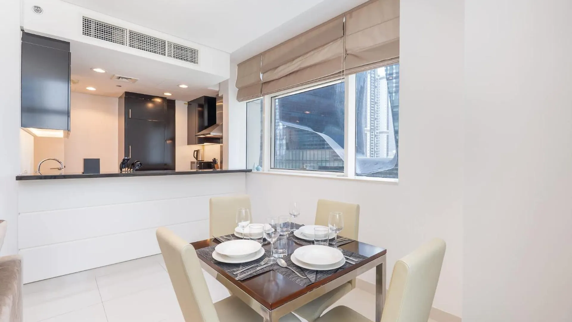 Vibrant 1 Bedroom Unit In Business Bay Sleeps 2 Dubai 0*,