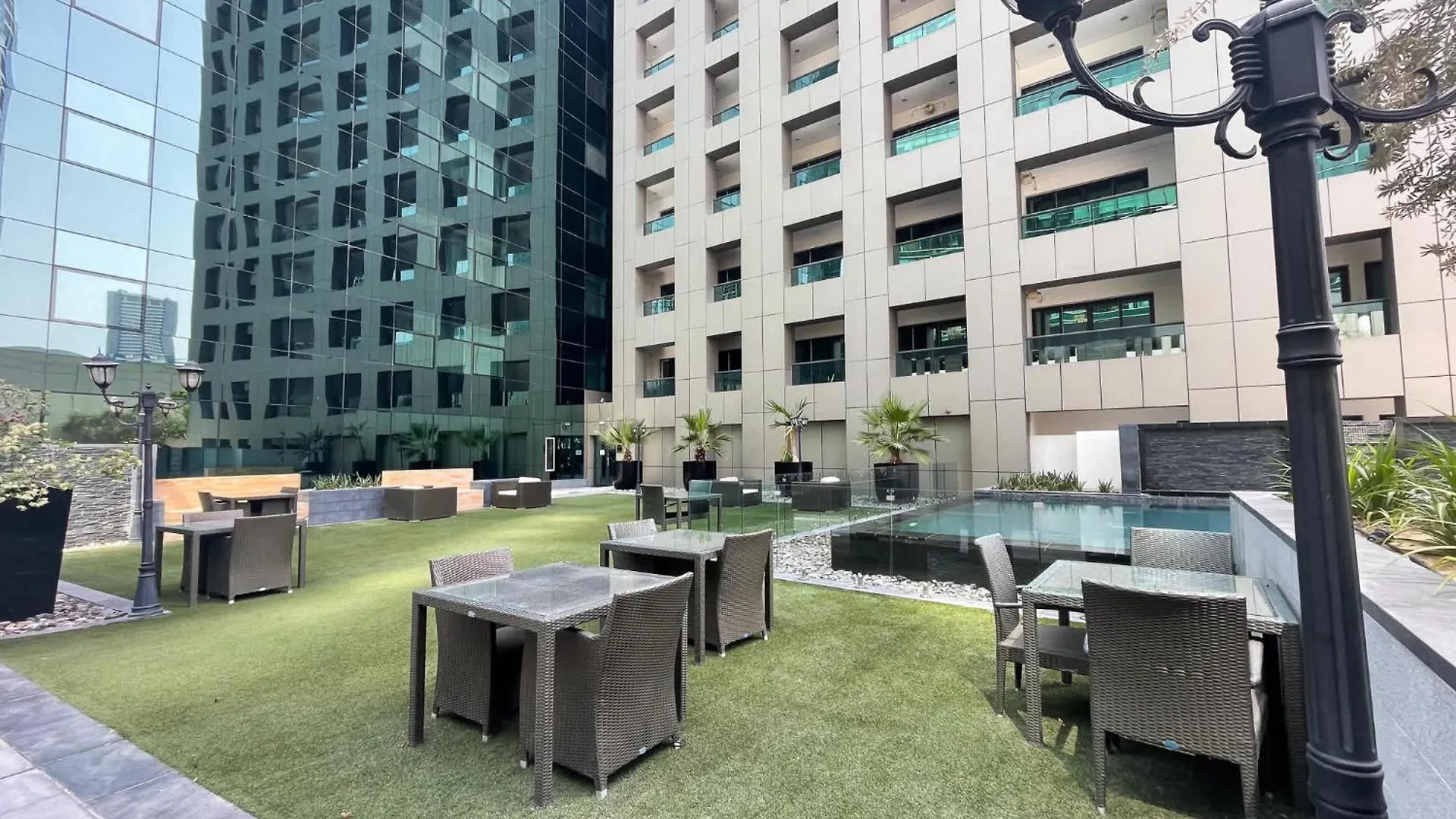 Vibrant 1 Bedroom Unit In Business Bay Sleeps 2 Dubai Apartment