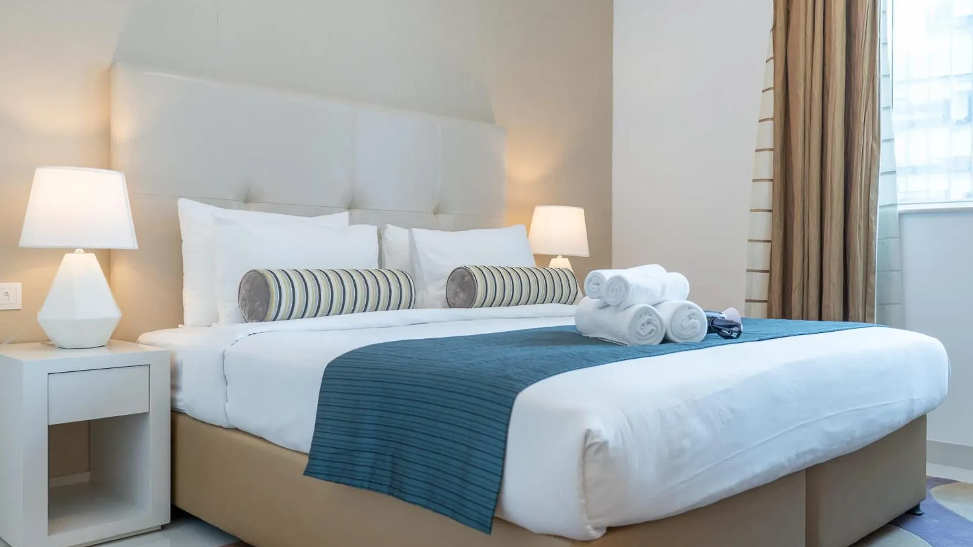 Apartment Vibrant 1 Bedroom Unit In Business Bay Sleeps 2 Dubai United Arab Emirates