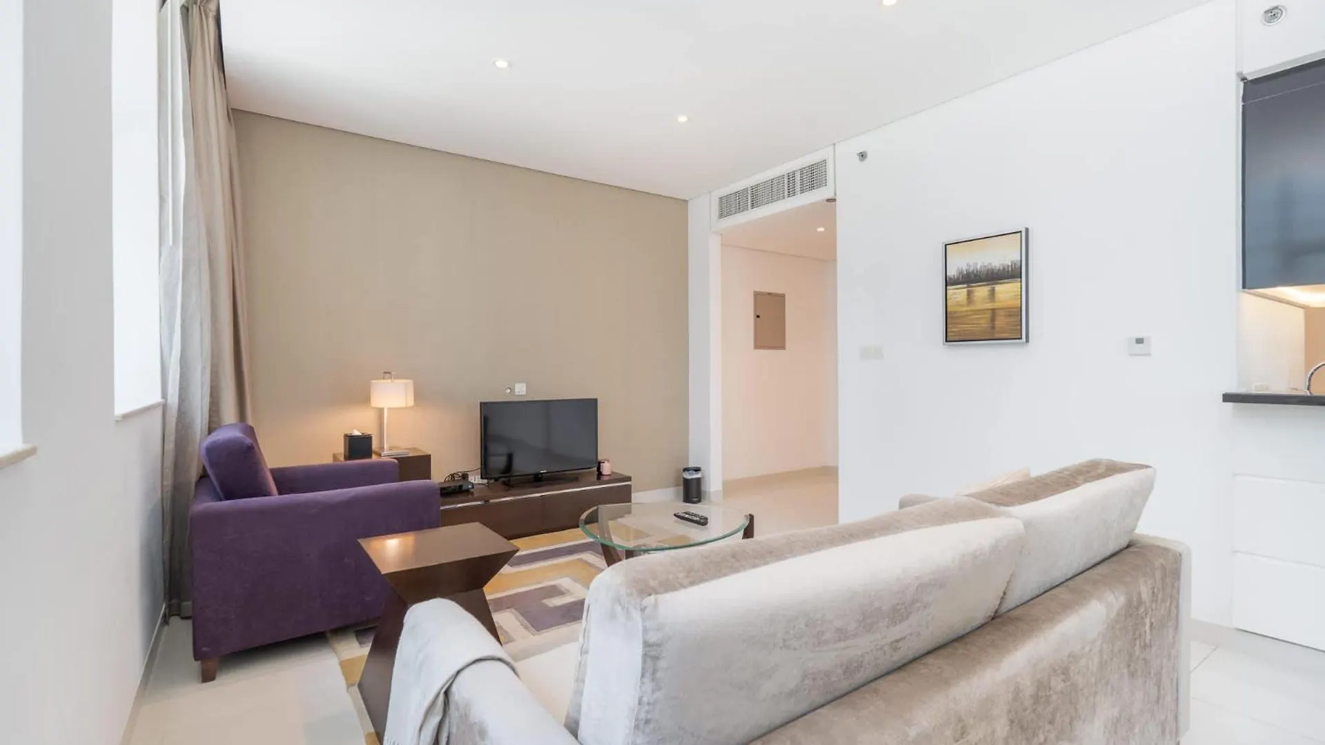 Vibrant 1 Bedroom Unit In Business Bay Sleeps 2 Dubai Apartment