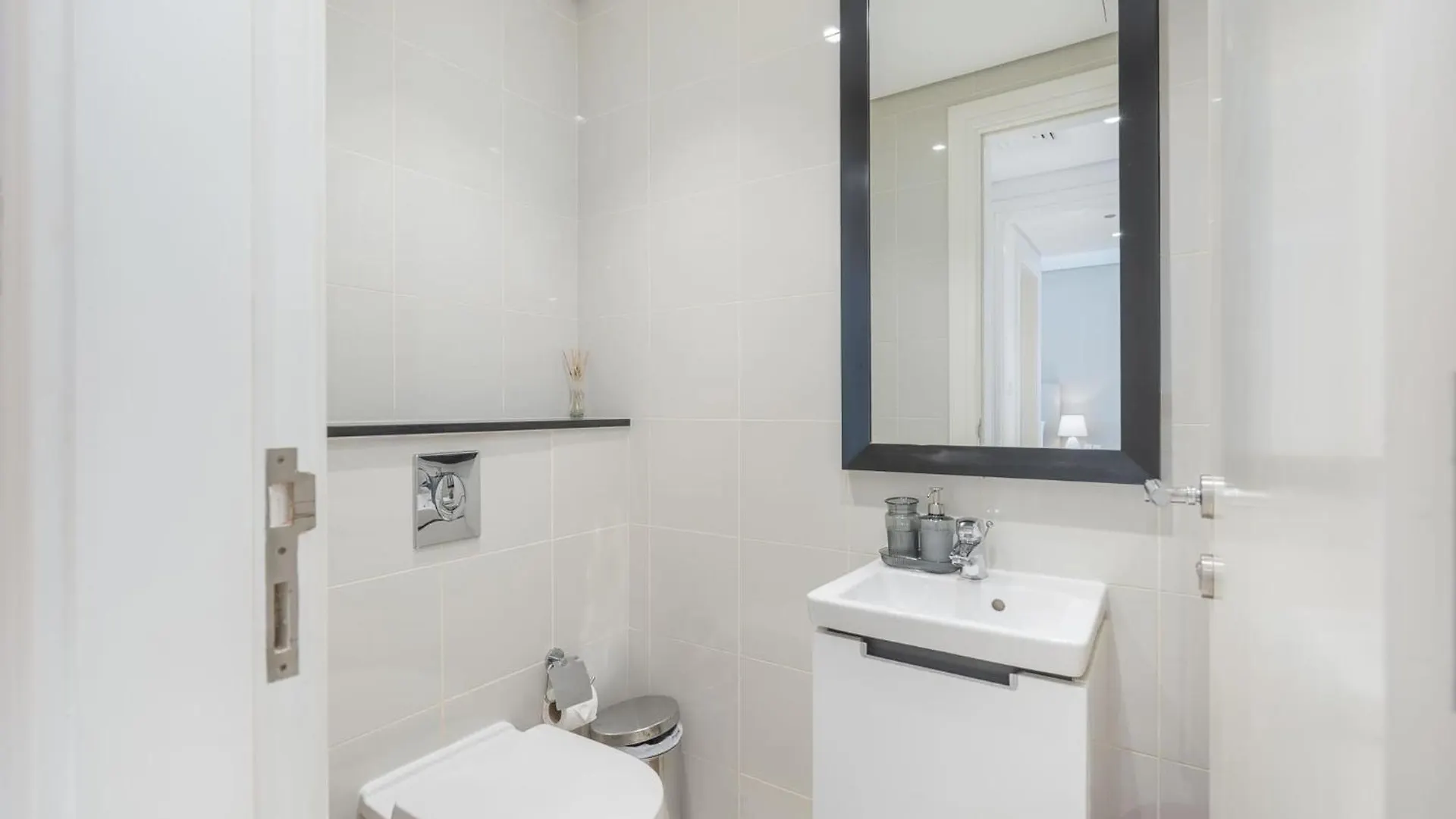 Apartment Vibrant 1 Bedroom Unit In Business Bay Sleeps 2 Dubai United Arab Emirates