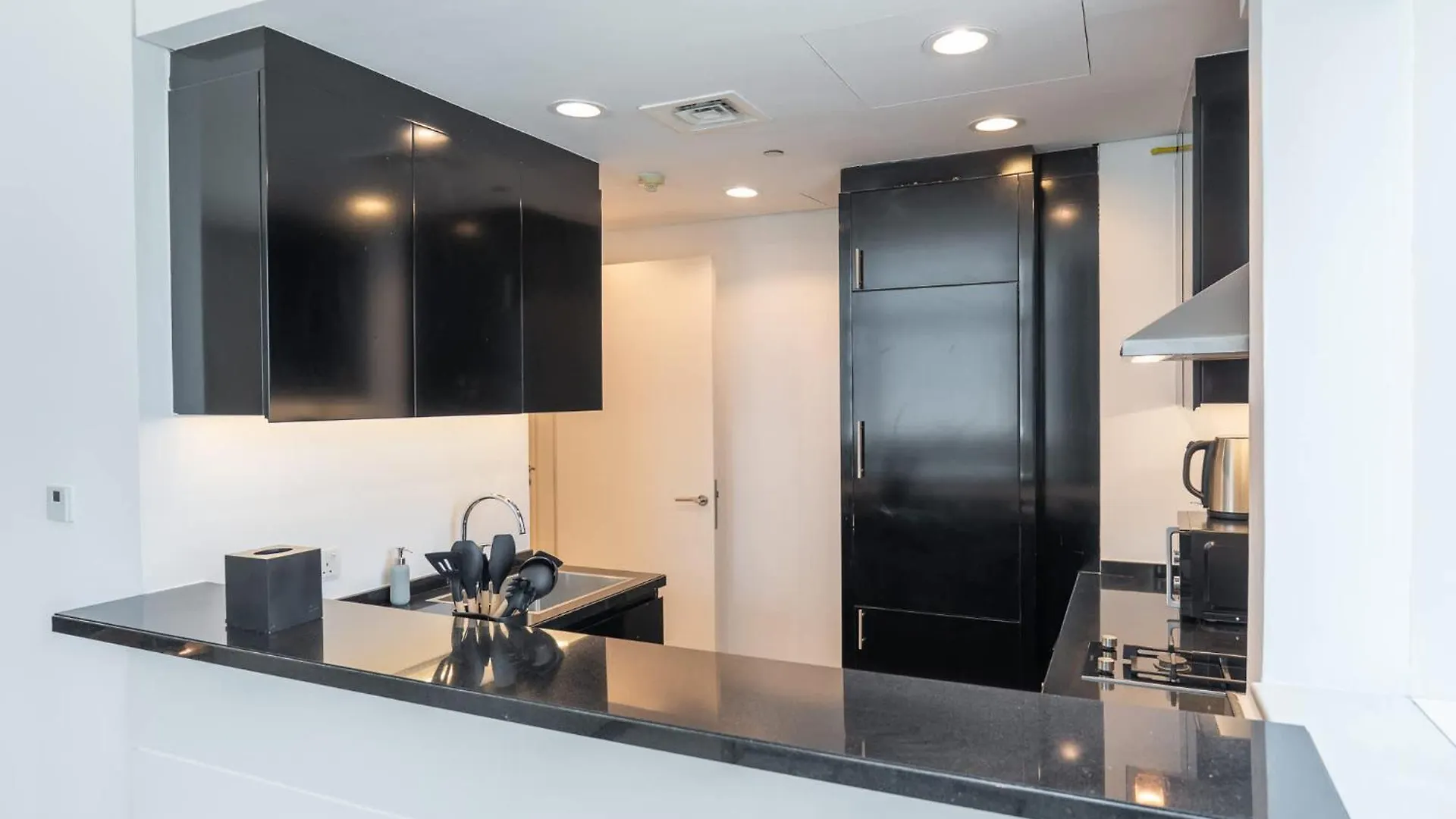 Apartment Vibrant 1 Bedroom Unit In Business Bay Sleeps 2 Dubai