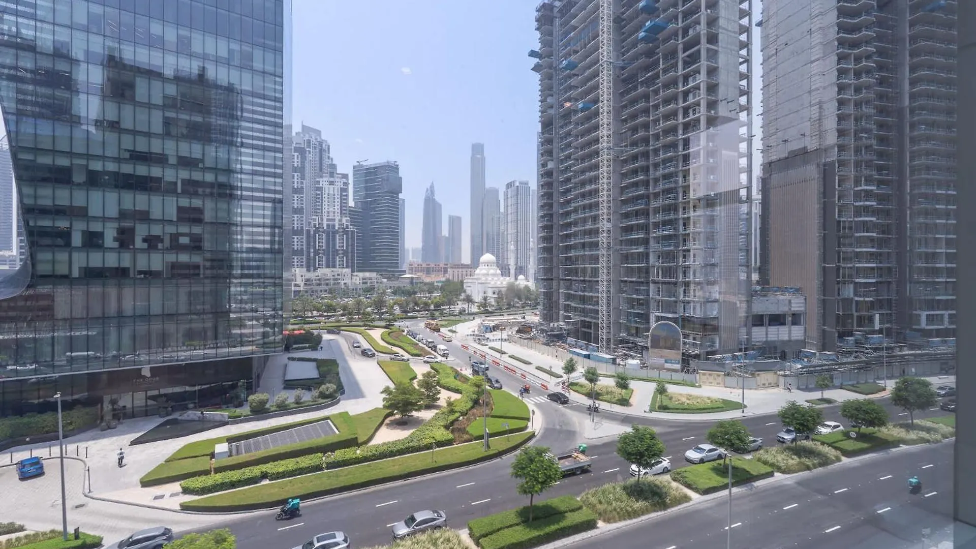 Vibrant 1 Bedroom Unit In Business Bay Sleeps 2 Dubai